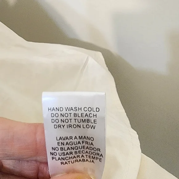 Aureum Elegant Cream Dress with Black Accents - Picture 8 of 11